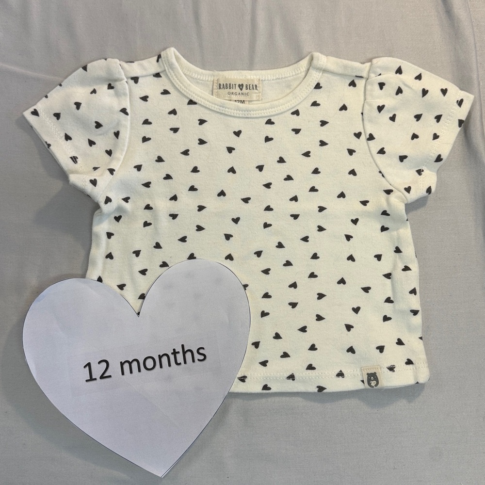 Rabbit + Bear - Organic short sleeve Baby Tee with Heart Print